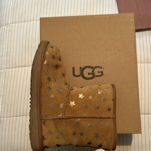 UGG Kids Boots in Tan with Silver Stars